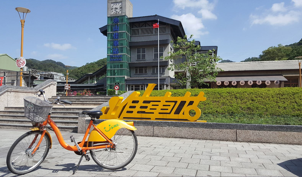 你可以騎著剛新增的YouBike租借站到山佳火車站,暢遊一下這百年的車站風味,與山佳火車站「鐵道地景公園」,以及山佳街欣賞「立體彩繪街」。 你可以騎著剛新增的YouBike租借站到山佳火車站,暢遊一下這百年的車站風味,與山佳火車站「鐵道地景公園」,以及山佳街欣賞「立體彩繪街」。