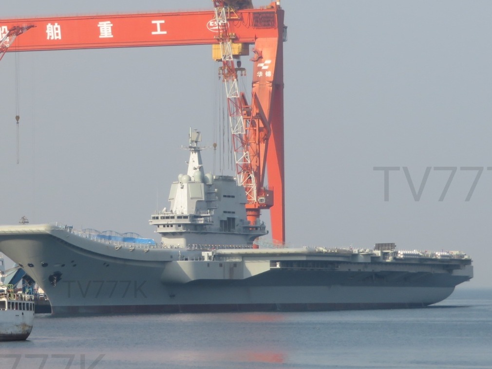 中國首艘自製航空母艦「001A型」,今天清晨正式開始首度海試。 中國首艘自製航空母艦「001A型」,今天清晨正式開始首度海試。