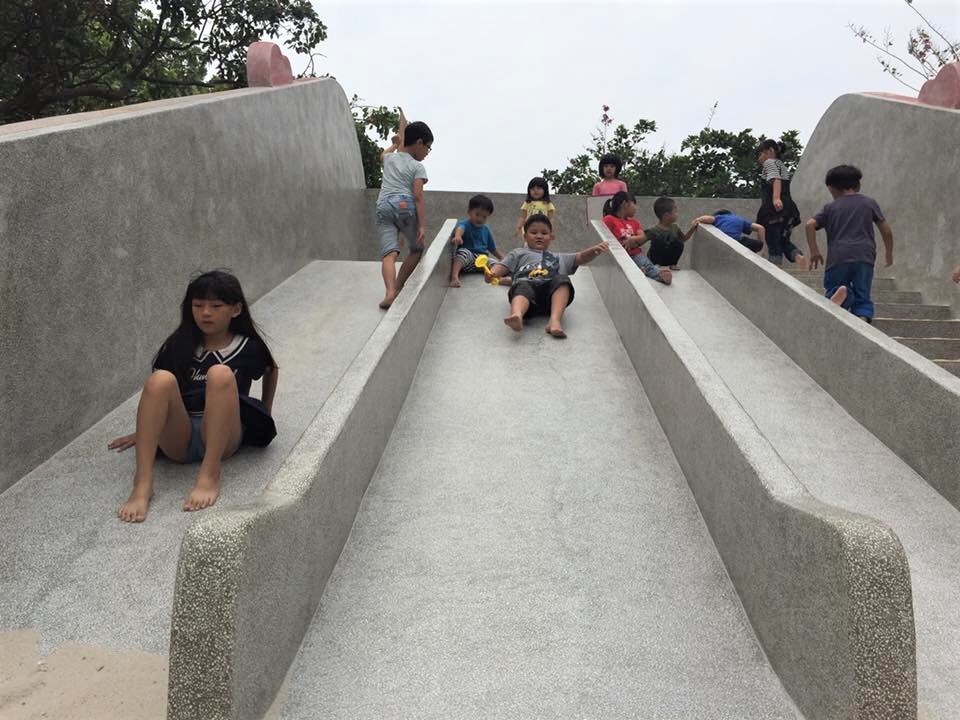 現在福星公園最大亮點就是巨大的「冰淇淋球甜筒溜滑梯」! 現在福星公園最大亮點就是巨大的「冰淇淋球甜筒溜滑梯」!