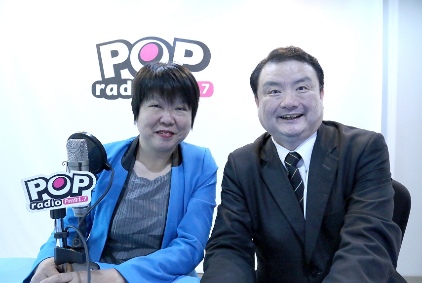 《POP搶先爆》主持人黃光芹今 (14) 天特別請教檢察官劉承武(右)要如何解決「499之亂」。 《POP搶先爆》主持人黃光芹今 (14) 天特別請教檢察官劉承武(右)要如何解決「499之亂」。