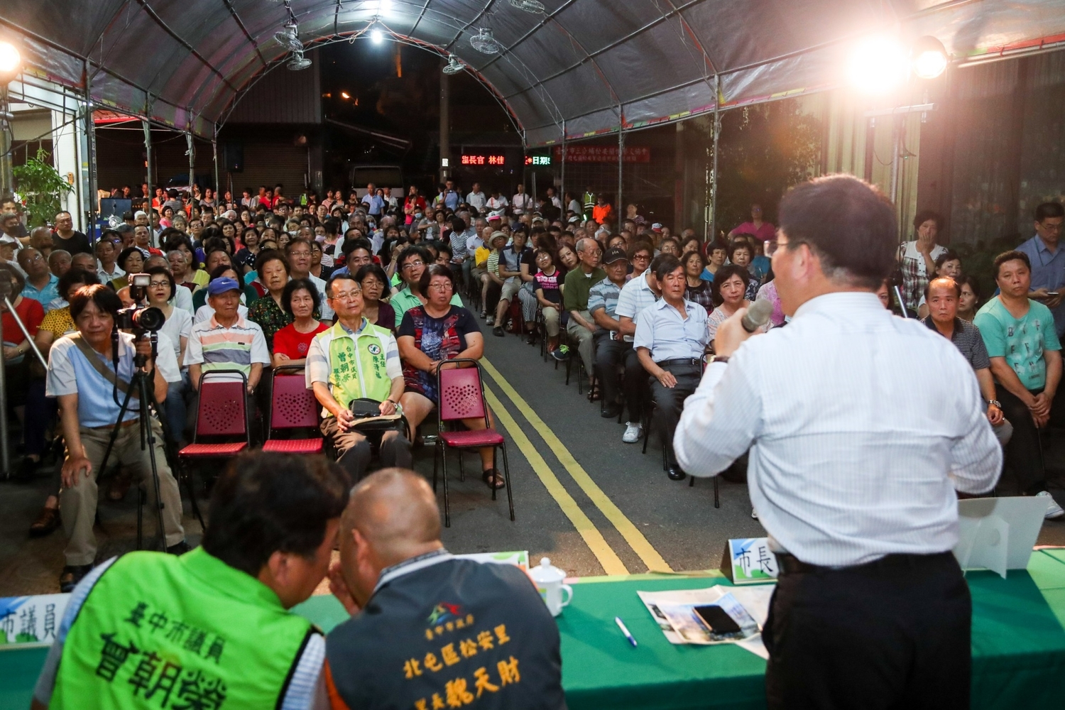 台中市長林佳龍出席花博說明會,受到市民熱烈歡迎。 台中市長林佳龍出席花博說明會,受到市民熱烈歡迎。