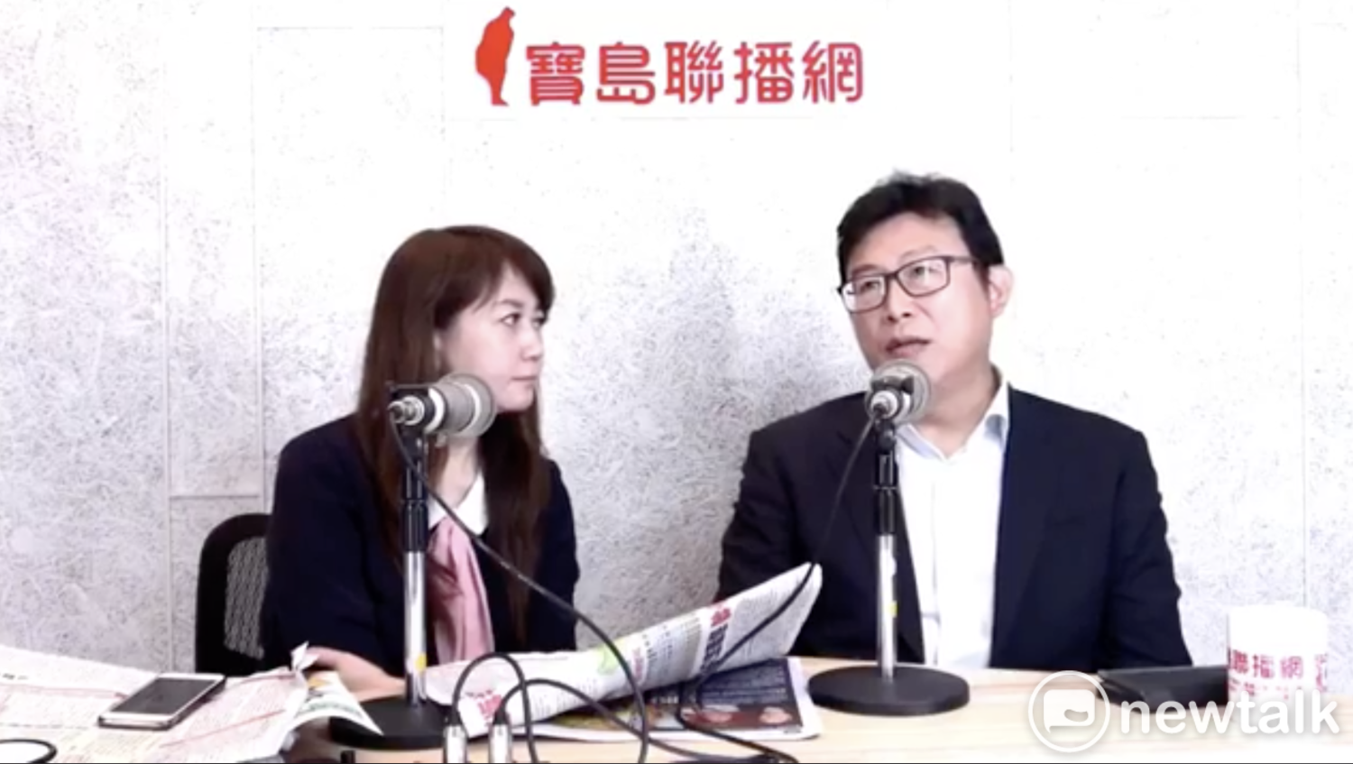前台北市觀傳局長簡余晏今日說,她對柯P的「棄職潛逃」言論很生氣,覺得柯欠她一個道歉;此外,簡余晏也提到,柯文哲在內部會議上多次辱罵民進黨籍的副秘書長李文英,讓她有一次忍不住現場拍桌子。 前台北市觀傳局長簡余晏今日說,她對柯P的「棄職潛逃」言論很生氣,覺得柯欠她一個道歉;此外,簡余晏也提到,柯文哲在內部會議上多次辱罵民進黨籍的副秘書長李文英,讓她有一次忍不住現場拍桌子。