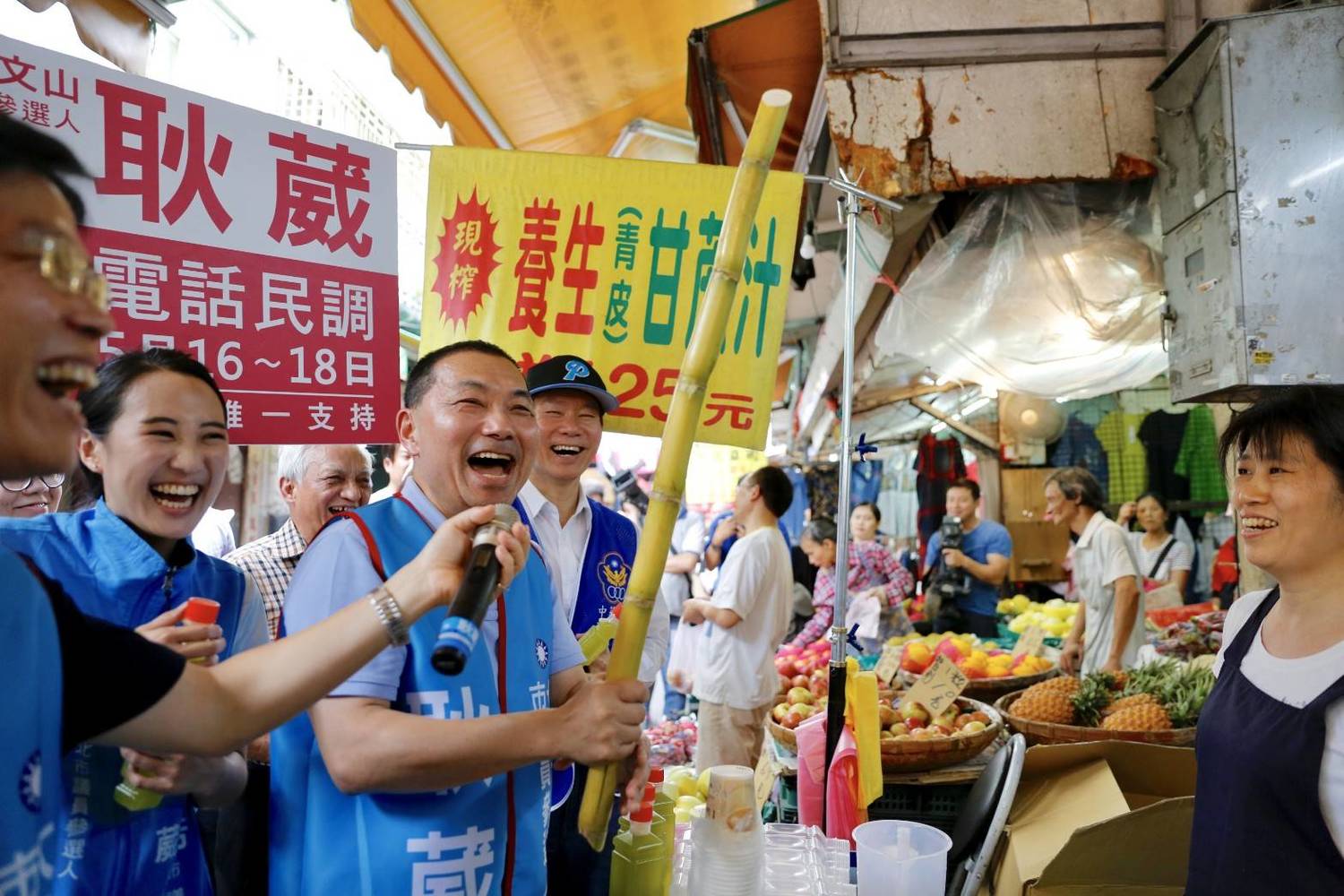 侯友宜呼籲老縣長蘇貞昌不要學洪耀福,刻意見縫插針、誤導輿論方向。 圖:侯友宜競選辦公室/提供 侯友宜呼籲老縣長蘇貞昌不要學洪耀福,刻意見縫插針、誤導輿論方向。 圖:侯友宜競選辦公室/提供