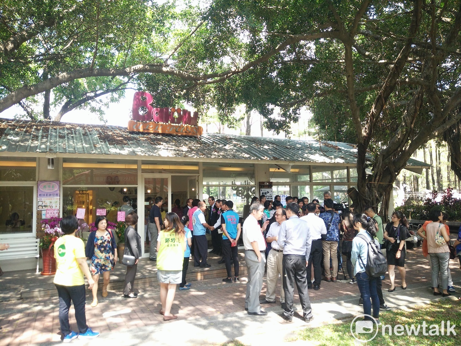 位在中興大學內的歐巴斯複合式餐廳環境幽美。 位在中興大學內的歐巴斯複合式餐廳環境幽美。