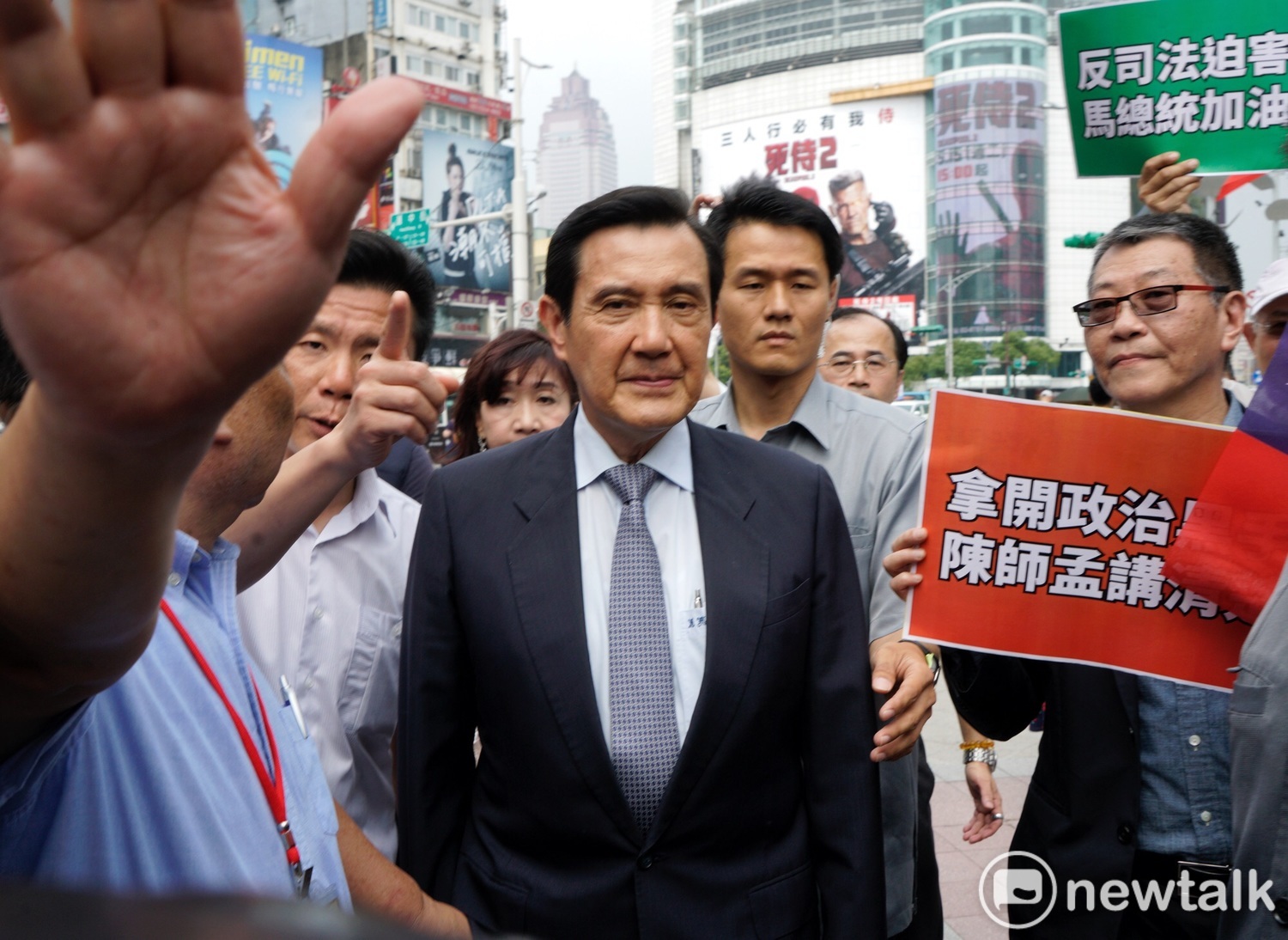 許多藍營參選人聞風趕至前總統馬英九出席活動的現場。 圖:張良一/攝 許多藍營參選人聞風趕至前總統馬英九出席活動的現場。 圖:張良一/攝