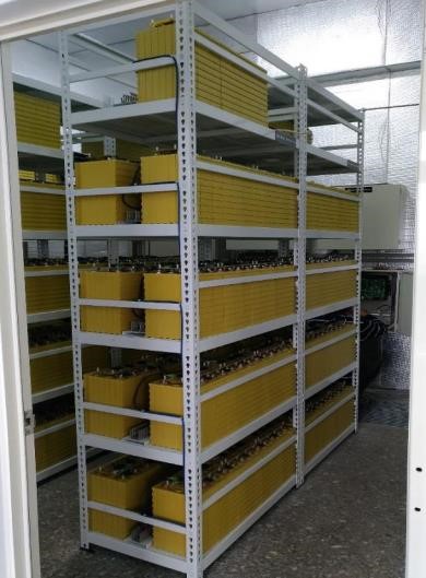 台電在七美綠能園區設置太陽光電系統,第一期計畫已建置155kWp的裝置容量,第二期再增設200kWp太陽光電系統,預計全年太陽光電發電量可達48萬度(照片為二期計畫200kWp太陽光電系統) 台電在七美綠能園區設置太陽光電系統,第一期計畫已建置155kWp的裝置容量,第二期再增設200kWp太陽光電系統,預計全年太陽光電發電量可達48萬度(照片為二期計畫200kWp太陽光電系統)