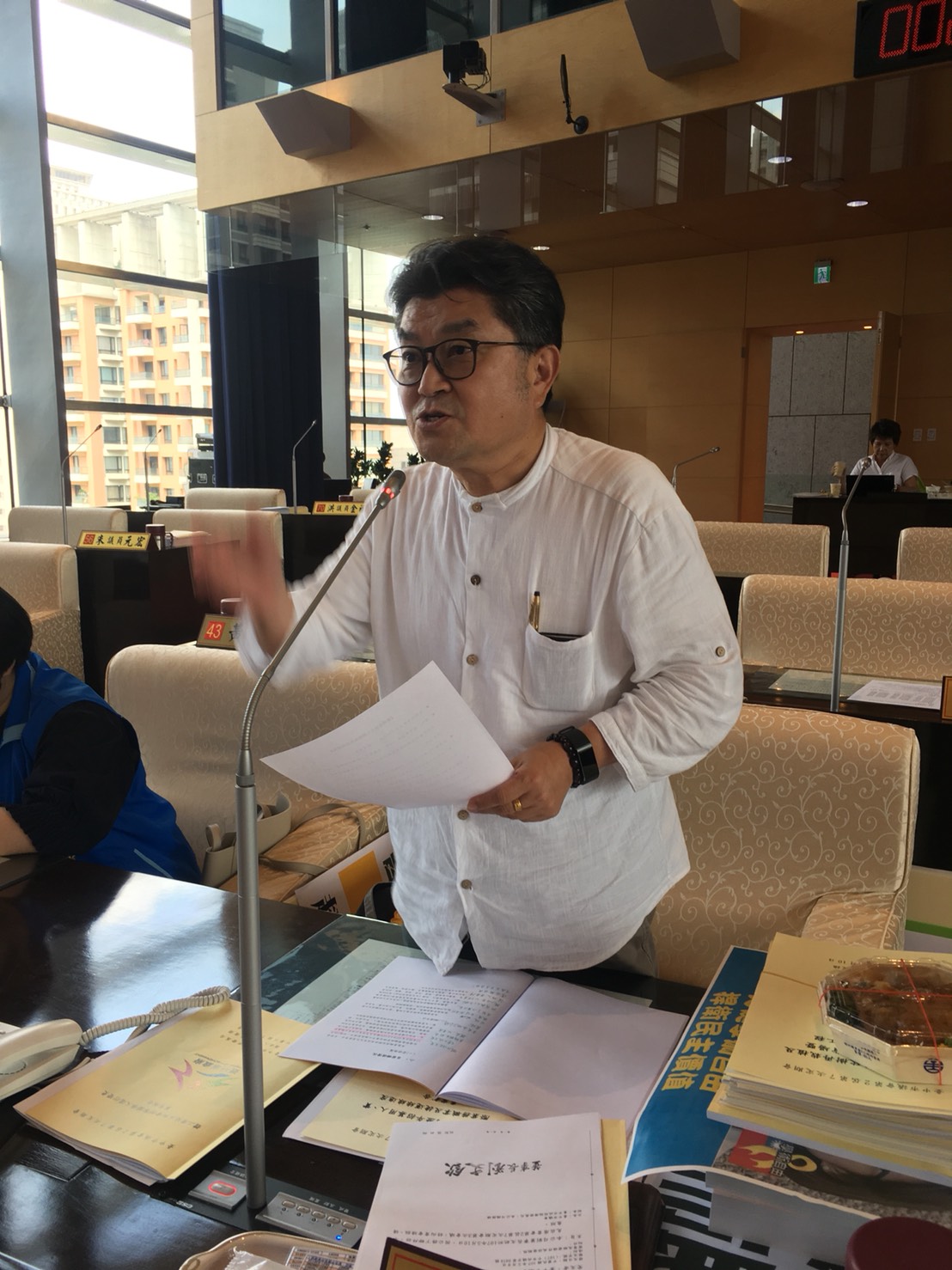 台中車站旁台鐵宿舍群接連發生火警,市議員鄭功進要求市府應加強安全維護。 台中車站旁台鐵宿舍群接連發生火警,市議員鄭功進要求市府應加強安全維護。
