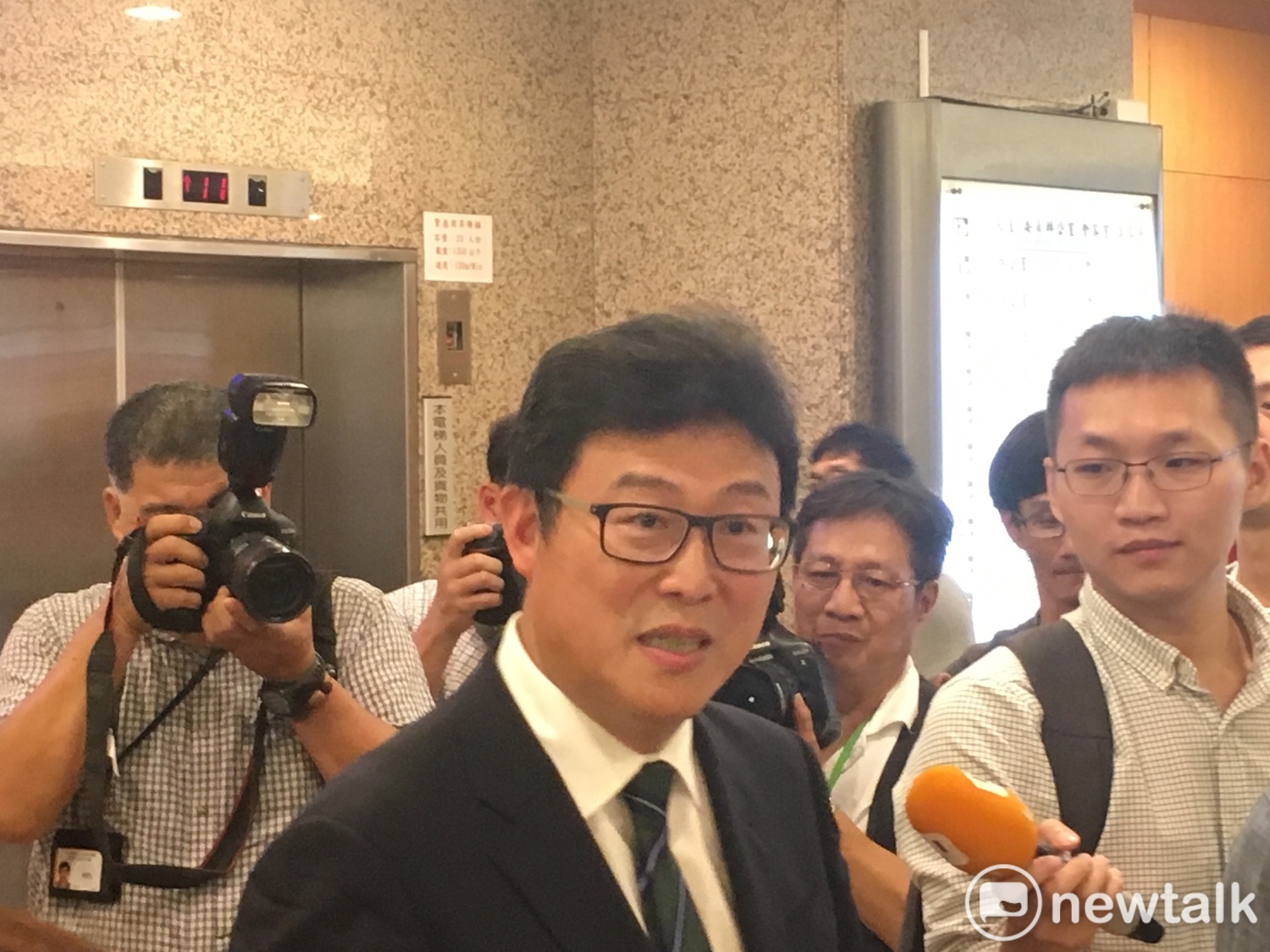 第一次有機會在全面執政下自提人選,所以不要妄自菲薄,絕對有信心取勝。 第一次有機會在全面執政下自提人選,所以不要妄自菲薄,絕對有信心取勝。