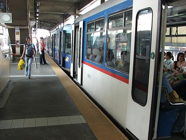 經常故障而讓菲國大馬尼拉地區民眾怨聲載道的「都會捷運第3線」(MRT-3),截至今天為止,已連續22天平順運作,創下近7年來沒有發生故障的最長紀錄。 經常故障而讓菲國大馬尼拉地區民眾怨聲載道的「都會捷運第3線」(MRT-3),截至今天為止,已連續22天平順運作,創下近7年來沒有發生故障的最長紀錄。