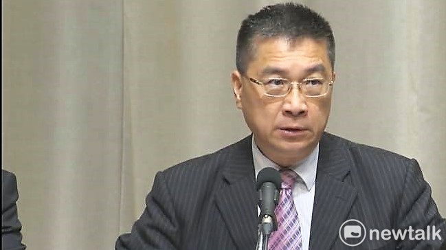 行政院發言人徐國勇反嗆國民黨「不要為了政治操作、因為520到了,就故意挑一些沒有比較性質的數據唱衰政府」! 行政院發言人徐國勇反嗆國民黨「不要為了政治操作、因為520到了,就故意挑一些沒有比較性質的數據唱衰政府」!