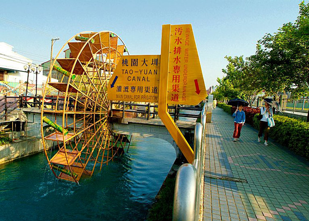 八田與一建造了桃園大圳,引大漢溪水灌溉,並串聯各個埤塘。 八田與一建造了桃園大圳,引大漢溪水灌溉,並串聯各個埤塘。