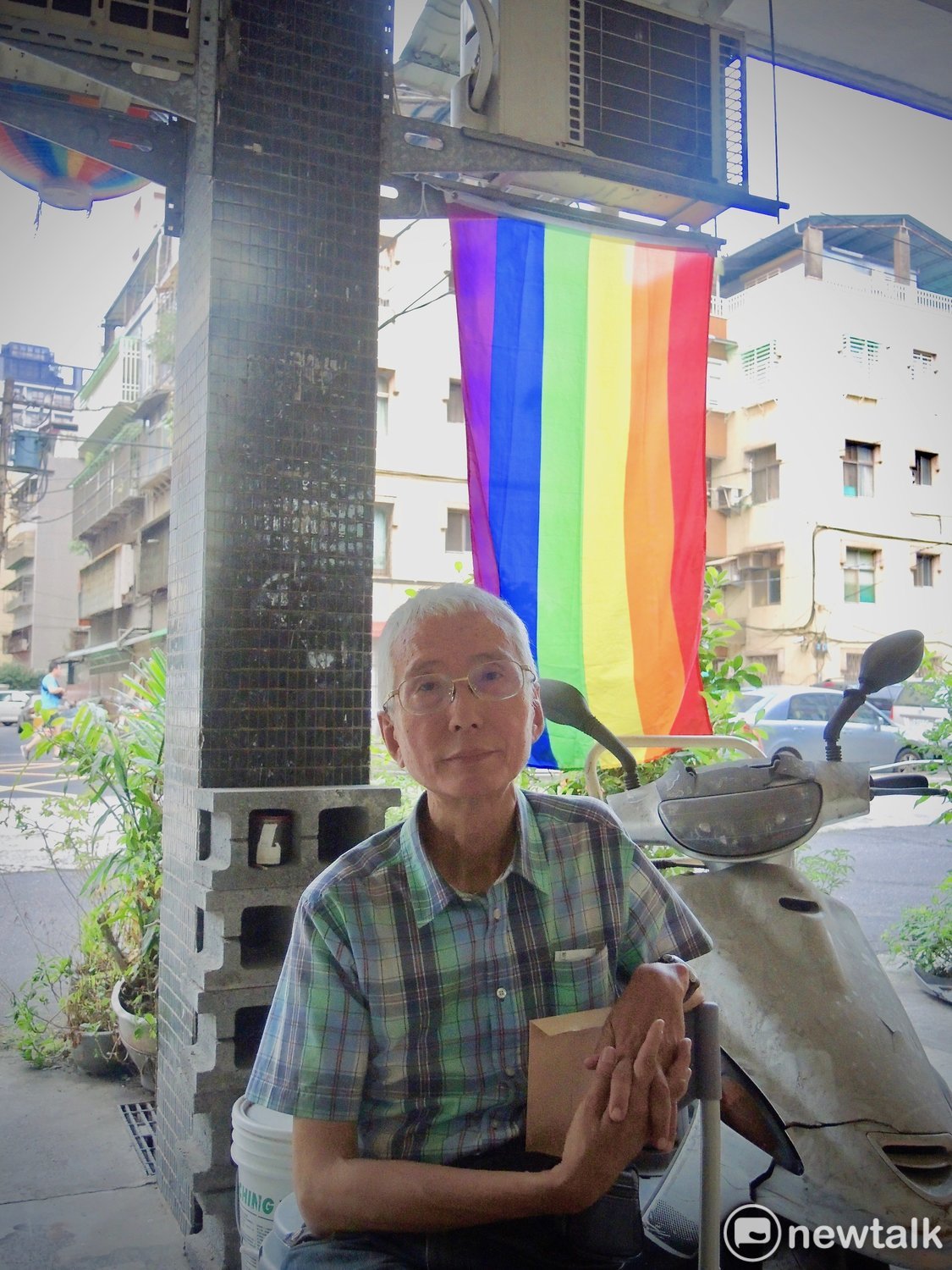 若要為蔡英文的婚姻平權政策打分數,祁家威直言,「在沒有真正實踐婚姻平權之前,一切都是0,說得再好聽都是空話,所以如果打分數,就是零分。」 圖:黃韋銓/攝 若要為蔡英文的婚姻平權政策打分數,祁家威直言,「在沒有真正實踐婚姻平權之前,一切都是0,說得再好聽都是空話,所以如果打分數,就是零分。」 圖:黃韋銓/攝