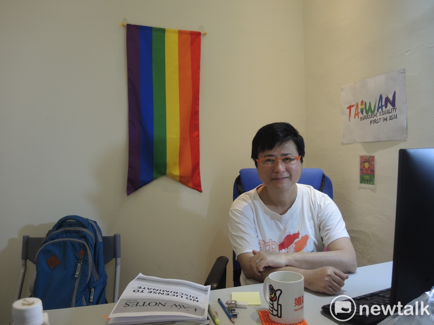 許秀雯批評,蔡英文在競選前很明確表達支持婚姻平權,做出政治承諾就該去努力,且大法官也做出與憲法效力相同的釋字748號,課予行政、立法部門儘速矯正違憲狀態的義務,但執政團隊表現卻讓人失望,尤其中選會更在4月17日通過3個反同公投,顯示執政黨完全欠缺政治擔當,且製造嚴重的憲政危機。 圖:黃韋銓/攝 許秀雯批評,蔡英文在競選前很明確表達支持婚姻平權,做出政治承諾就該去努力,且大法官也做出與憲法效力相同的釋字748號,課予行政、立法部門儘速矯正違憲狀態的義務,但執政團隊表現卻讓人失望,尤其中選會更在4月17日通過3個反同公投,顯示執政黨完全欠缺政治擔當,且製造嚴重的憲政危機。 圖:黃韋銓/攝
