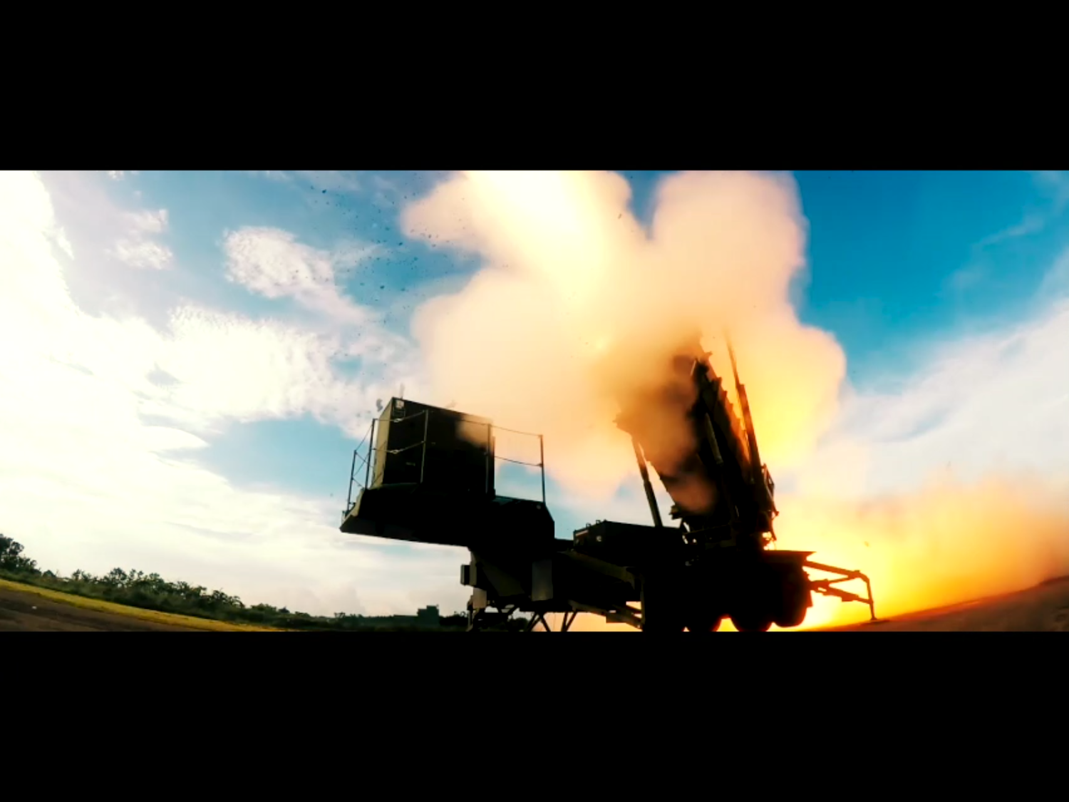 中部聯合反空(機)降作戰是漢光演習重點項目,除了模擬共軍空降清泉岡機場的反制能力外,也首次動員民間營造廠、中華電信等後備能量投入戰損復舊,並動用民間無人機進行偵查。 圖:翻攝自軍聞社(資料照片) 中部聯合反空(機)降作戰是漢光演習重點項目,除了模擬共軍空降清泉岡機場的反制能力外,也首次動員民間營造廠、中華電信等後備能量投入戰損復舊,並動用民間無人機進行偵查。 圖:翻攝自軍聞社(資料照片)