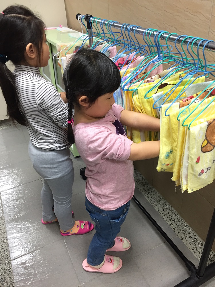衛生局呼籲，務必要養成正確勤洗手的習慣，尤其5歲以下嬰幼兒是腸病毒併發重症的高危險族群，家長更需小心防範。