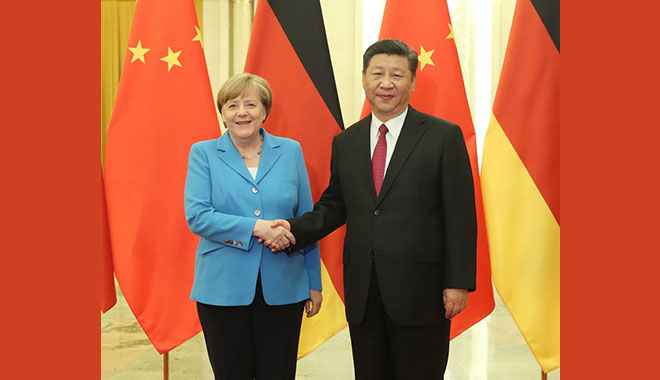 不久前廖亦武公開了一段與劉霞的通話錄音。她說,「現在沒什麼可怕的,走不掉就死在家裡」。電話中,很長一段時間裡都是劉霞在哭訴。 不久前廖亦武公開了一段與劉霞的通話錄音。她說,「現在沒什麼可怕的,走不掉就死在家裡」。電話中,很長一段時間裡都是劉霞在哭訴。
