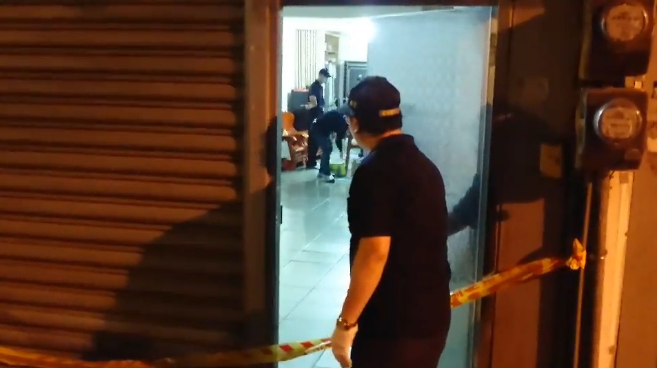 桃園市驚傳殺妻分屍案,警方在屋內採集證據。 桃園市驚傳殺妻分屍案,警方在屋內採集證據。