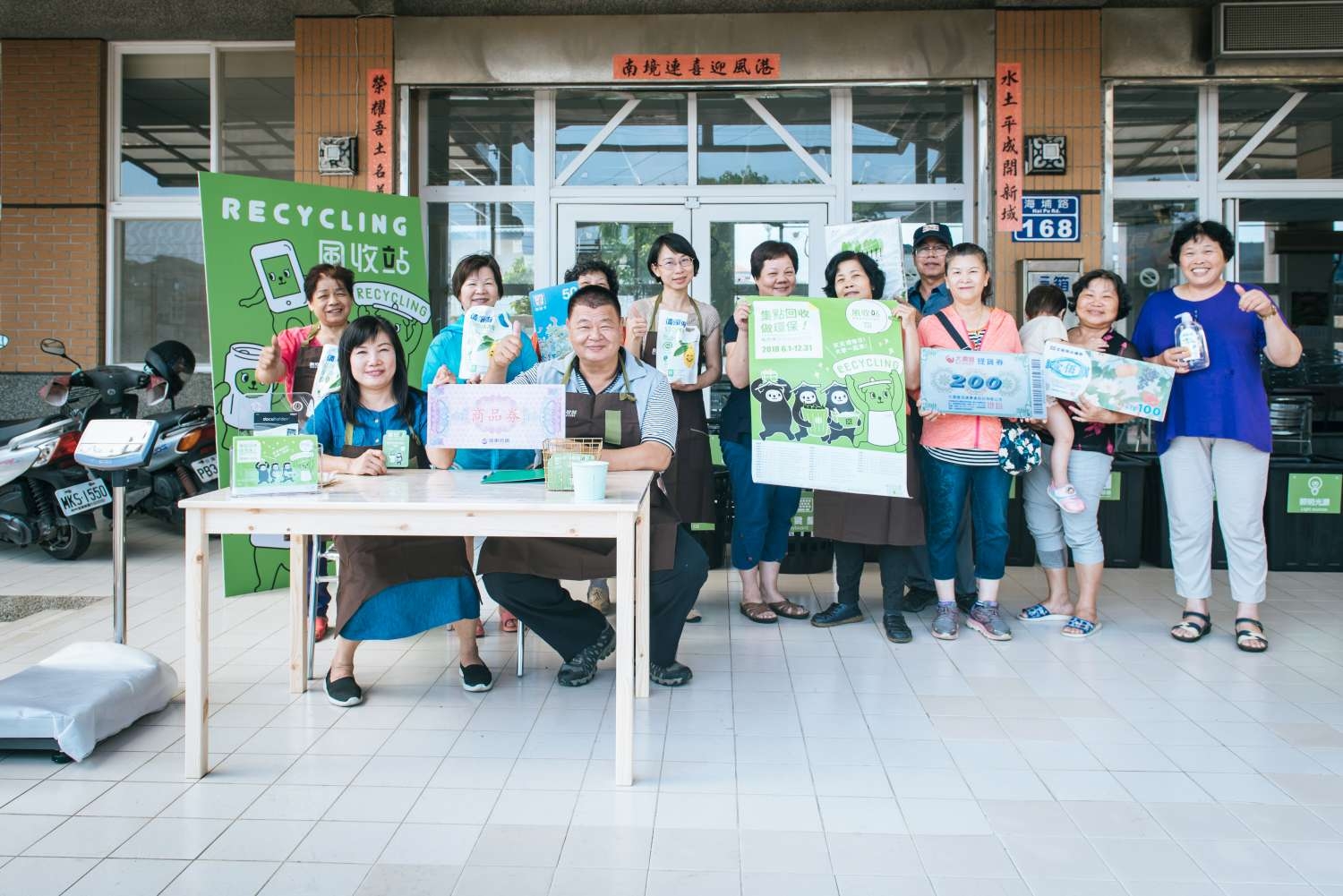 以後筆電、桌機這類3C產品如果要扔,可要扔對地方!新竹市新增「筆記型電腦、平板電腦及鍵盤」等3類資訊產品回收站。 以後筆電、桌機這類3C產品如果要扔,可要扔對地方!新竹市新增「筆記型電腦、平板電腦及鍵盤」等3類資訊產品回收站。