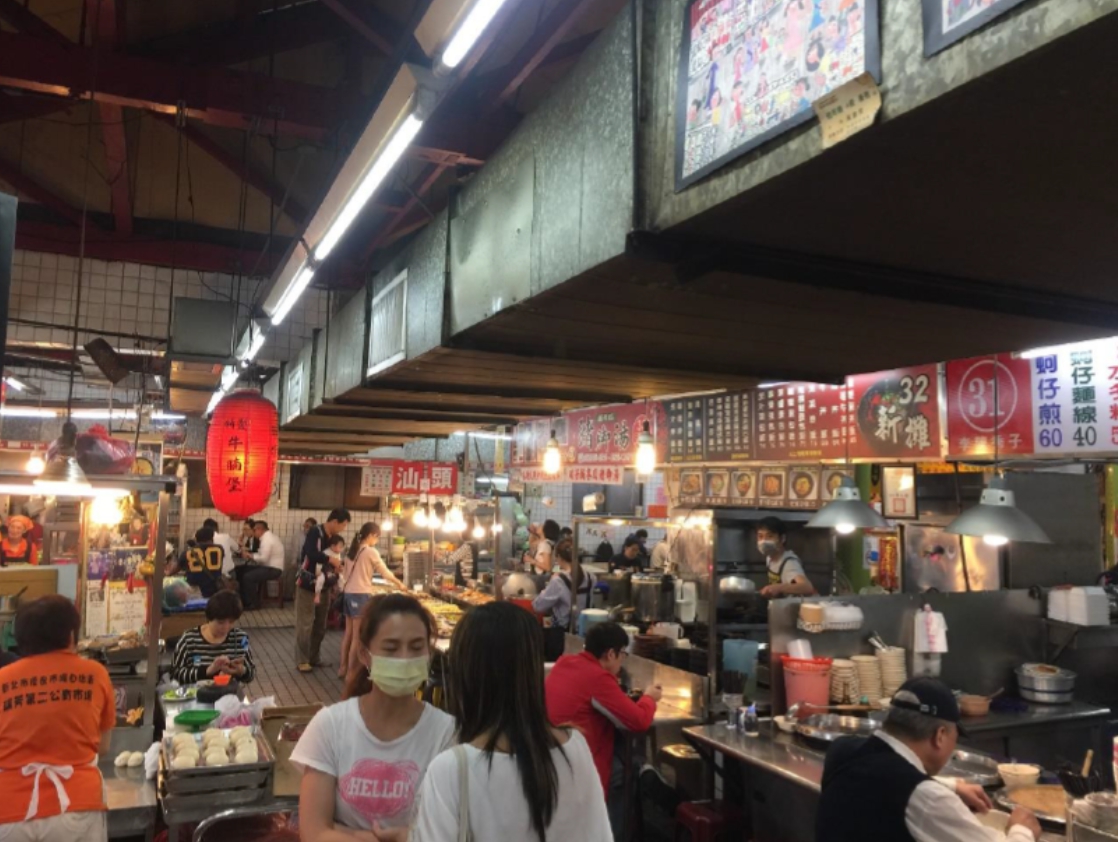 已成立逾50年的瑞芳美食廣場今(30)日宣布恢復營業,整修項目包含全面更換冷氣風管、天花板管線整理及拉高、等設施外,軟體部分也提昇,並增設電子看板、無線網路等設施。 已成立逾50年的瑞芳美食廣場今(30)日宣布恢復營業,整修項目包含全面更換冷氣風管、天花板管線整理及拉高、等設施外,軟體部分也提昇,並增設電子看板、無線網路等設施。