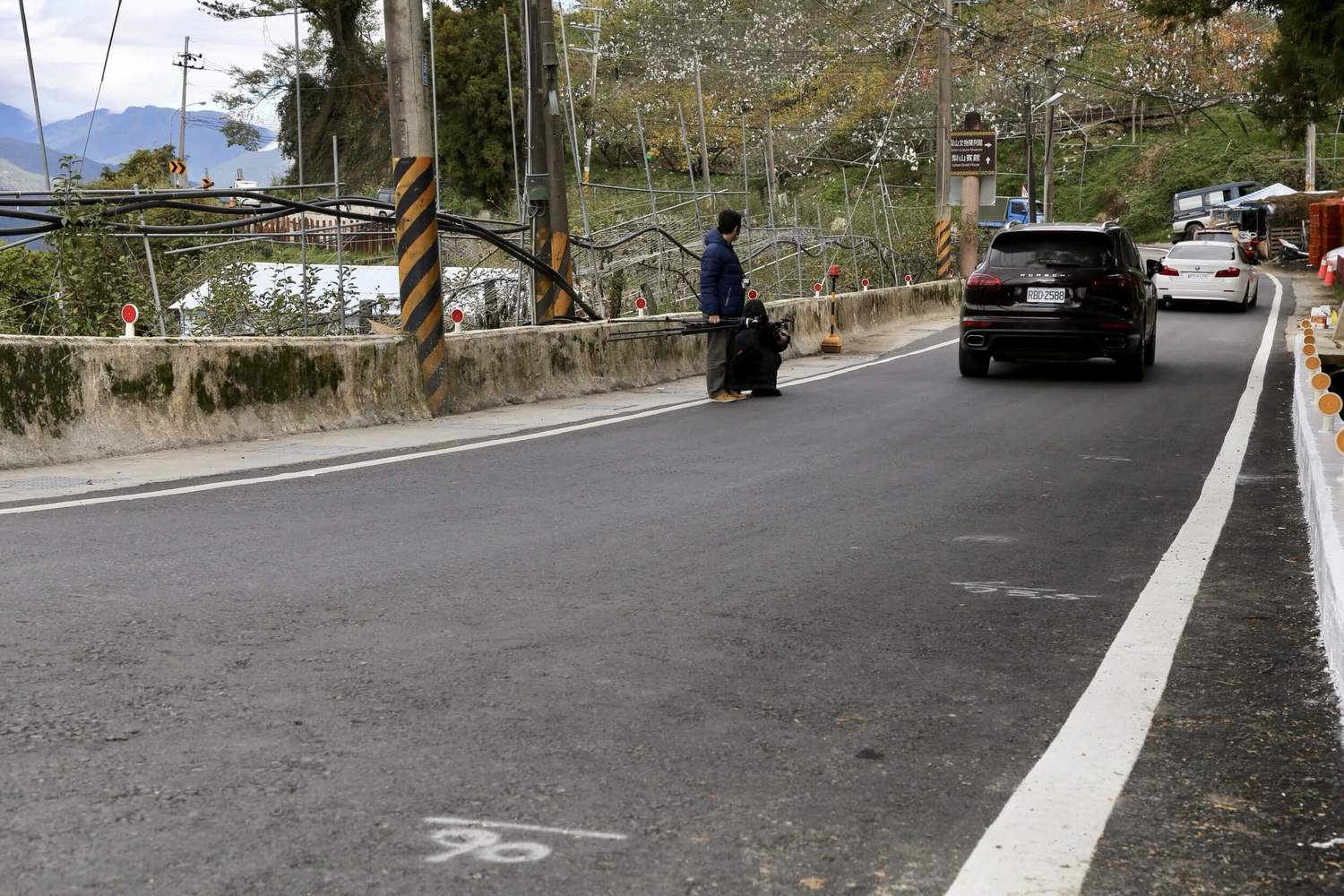 台中市政府持續推動和平區路平，已陸續完成福壽路及武陵路部分路段。今年又向中央爭取前瞻計畫，獲核定1億3000萬元，將施做13條路。(106年武陵路完工照片)