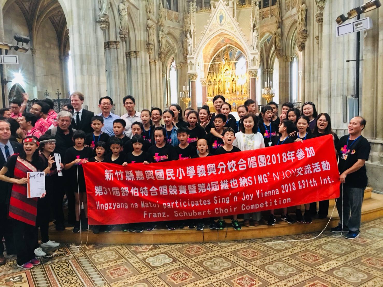 新竹尖石嘉興國小義興分校合唱團台灣時間2日下午在奧地利維也納參加第31屆舒伯特國際合唱競賽,拿下金質獎及大會特別獎,讓世界聽見來自台灣的美麗聲音。 (取自臉書「嘉興國小義興分校合唱團」) 新竹尖石嘉興國小義興分校合唱團台灣時間2日下午在奧地利維也納參加第31屆舒伯特國際合唱競賽,拿下金質獎及大會特別獎,讓世界聽見來自台灣的美麗聲音。 (取自臉書「嘉興國小義興分校合唱團」)