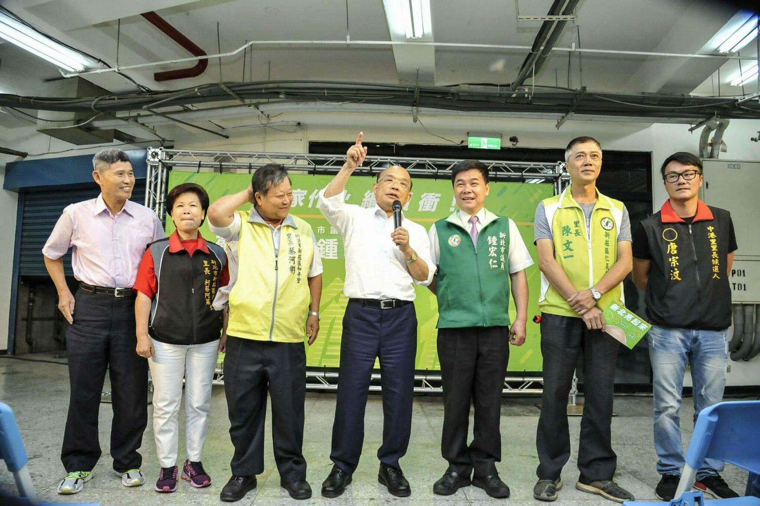 蘇貞昌也在台上大力推薦鍾宏仁,他說,鍾宏仁是雲林上來打拚的小孩,之前他以全國最高票當選議員,但他不驕傲,持續努力。 圖:蘇貞昌辦公室/提供 蘇貞昌也在台上大力推薦鍾宏仁,他說,鍾宏仁是雲林上來打拚的小孩,之前他以全國最高票當選議員,但他不驕傲,持續努力。 圖:蘇貞昌辦公室/提供