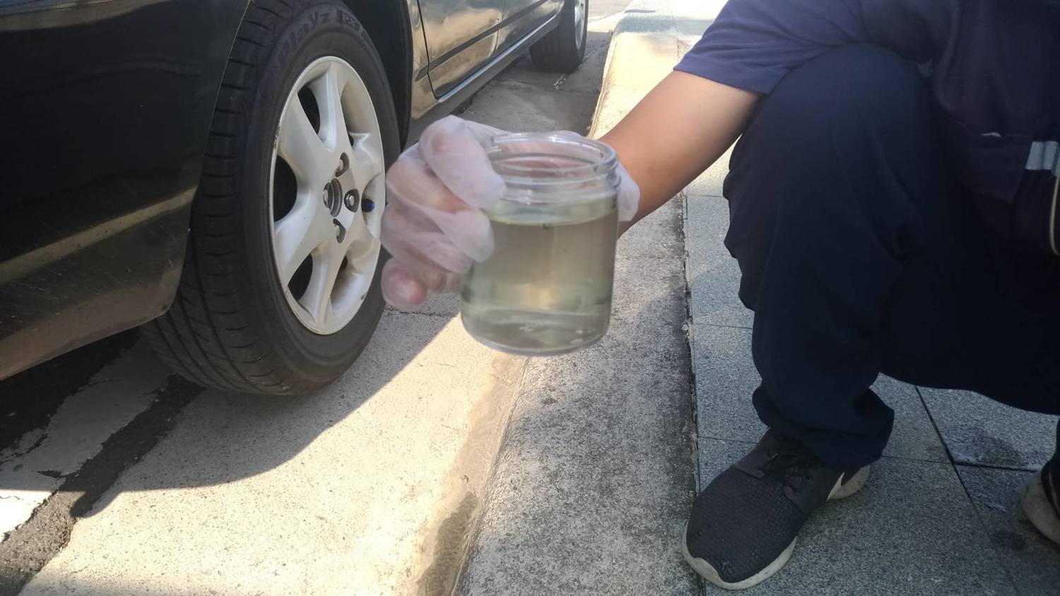 梧棲大排經採水檢驗初判水質並無異常。 圖:台中市政府/提供 梧棲大排經採水檢驗初判水質並無異常。 圖:台中市政府/提供
