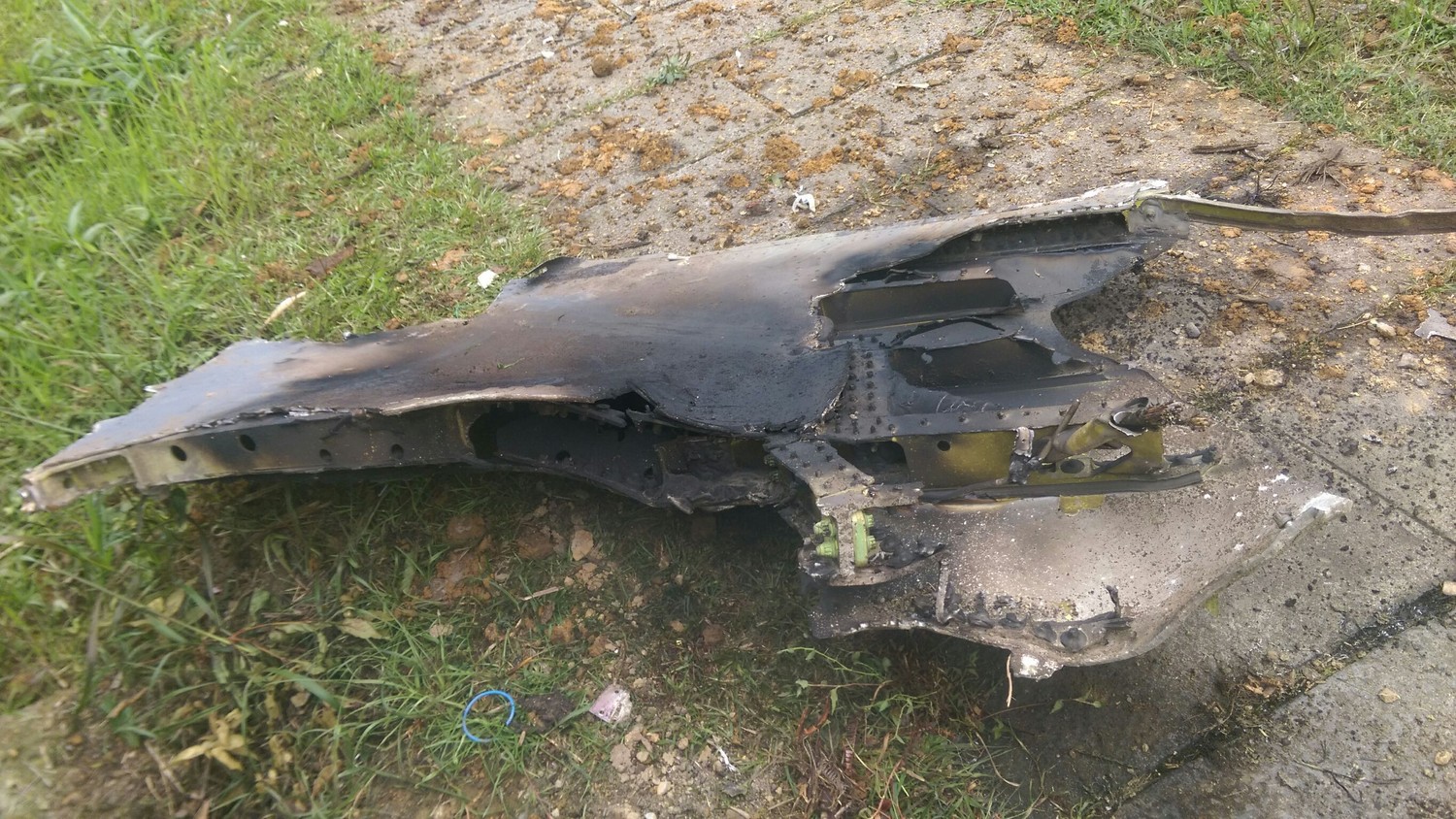 F16失事戰鬥機殘骸。 圖:基隆市消防局/提供 F16失事戰鬥機殘骸。 圖:基隆市消防局/提供