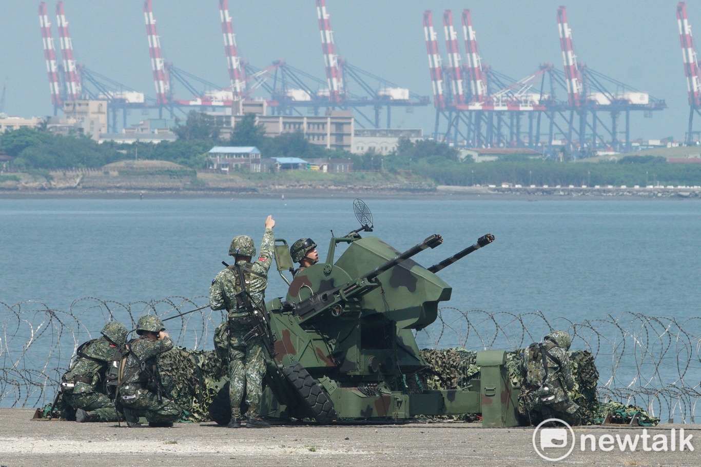 關指部河防部隊以多層次火力網殲滅來犯之敵軍。 關指部河防部隊以多層次火力網殲滅來犯之敵軍。