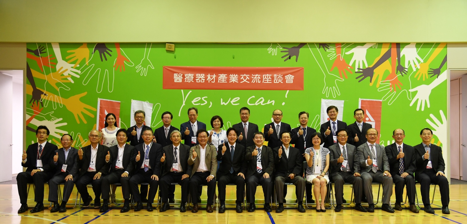 賴院長今（5）日下午參訪雃博股份有限公司暨出席「院長與醫療器材產業交流座談會」。