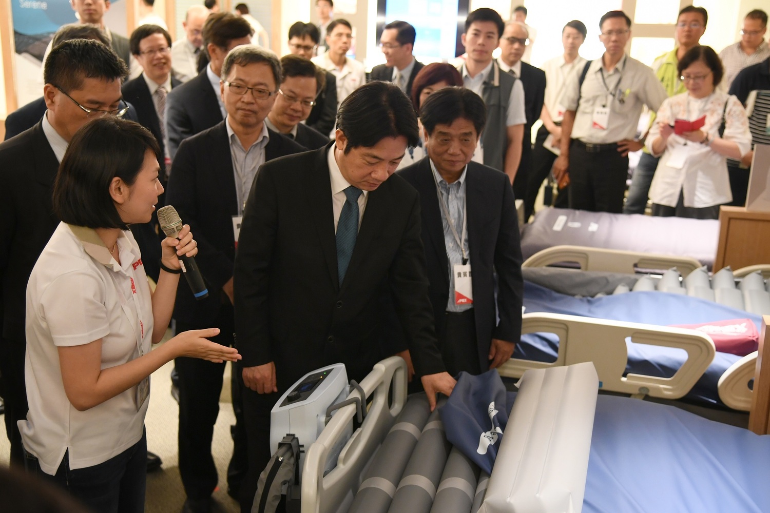賴院長今（5）日下午參訪雃博股份有限公司暨出席「院長與醫療器材產業交流座談會」。