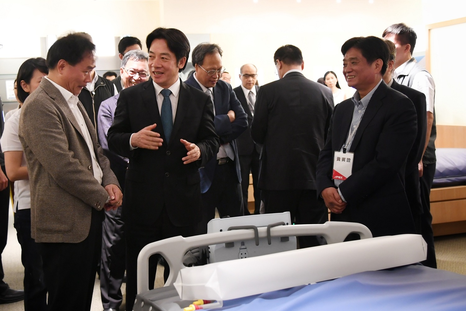 賴院長今（5）日下午參訪雃博股份有限公司暨出席「院長與醫療器材產業交流座談會」。