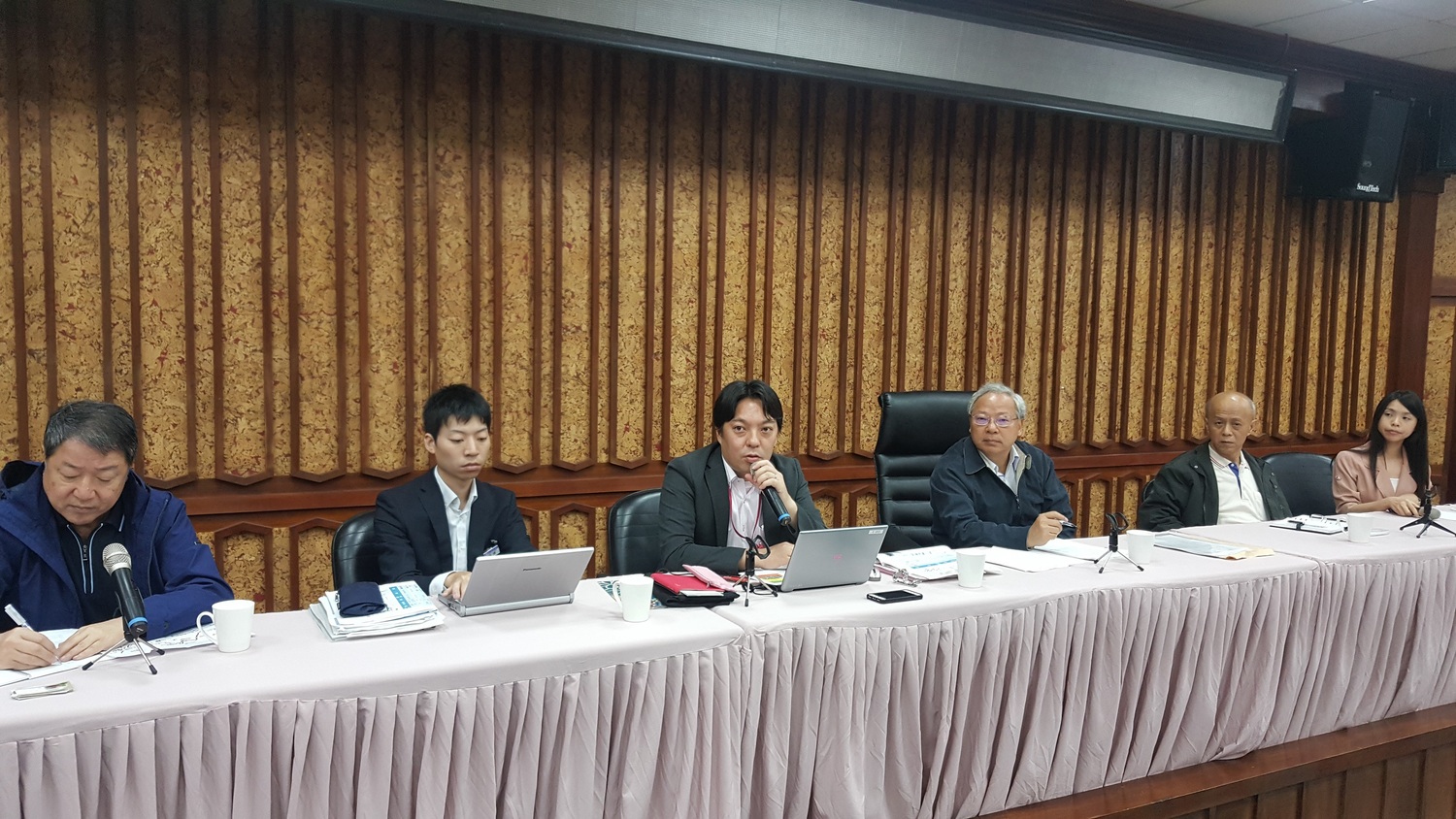 日本專家現場探勘阿里山鐵路。