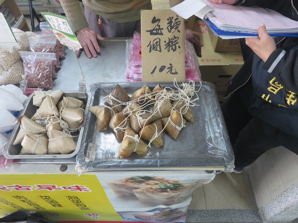 新北市衛生局抽驗市售粽子、包粽餡料及乾貨共117件，1件鹼粽檢出硼砂，依法移請地檢署偵辦1件鹼粽檢出硼砂，依法移請地檢署偵辦。