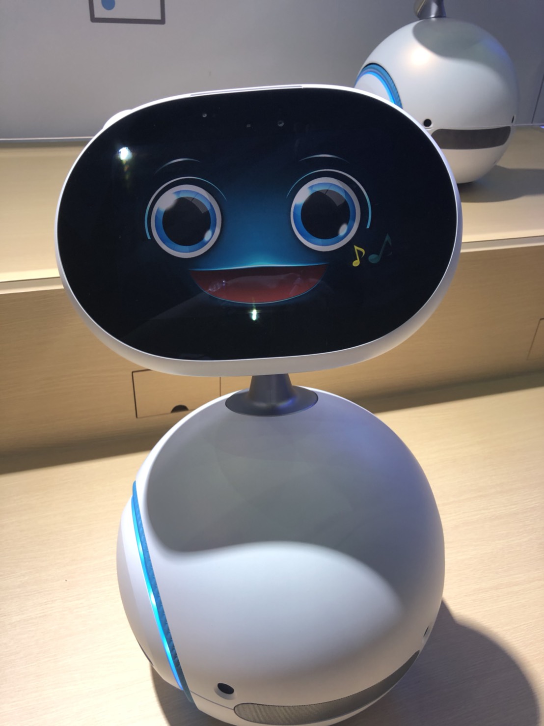 許多國際科技大廠推出智慧型機器人,此智慧科技領域範疇廣泛,從居家照護至幼教科技教學等,受到許多買家的關切。 圖:丘秝榕/攝 許多國際科技大廠推出智慧型機器人,此智慧科技領域範疇廣泛,從居家照護至幼教科技教學等,受到許多買家的關切。 圖:丘秝榕/攝
