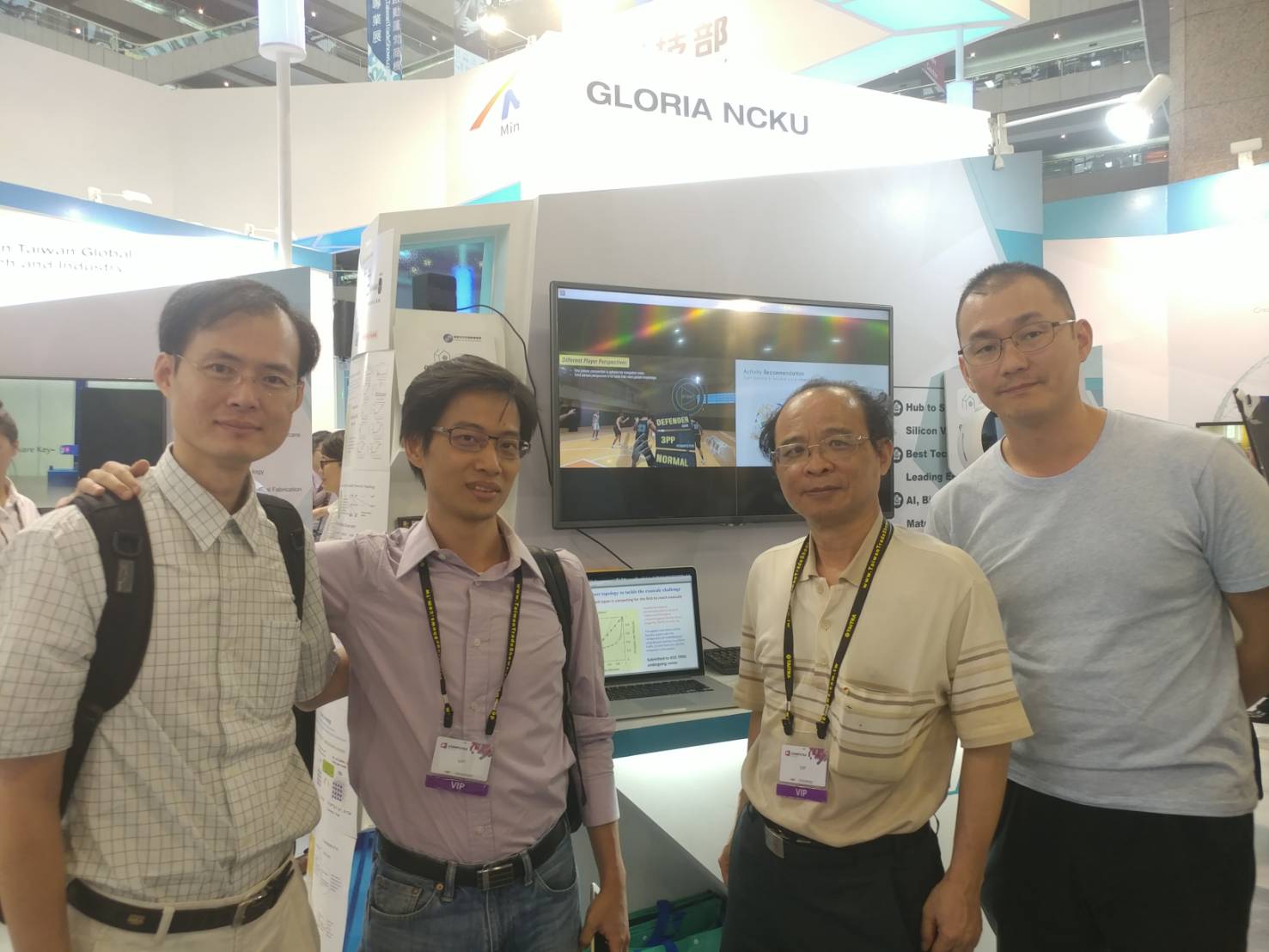 成大超級電腦參展團隊,右二為黃吉川。 圖 : 成功大學/提供 成大超級電腦參展團隊,右二為黃吉川。 圖 : 成功大學/提供