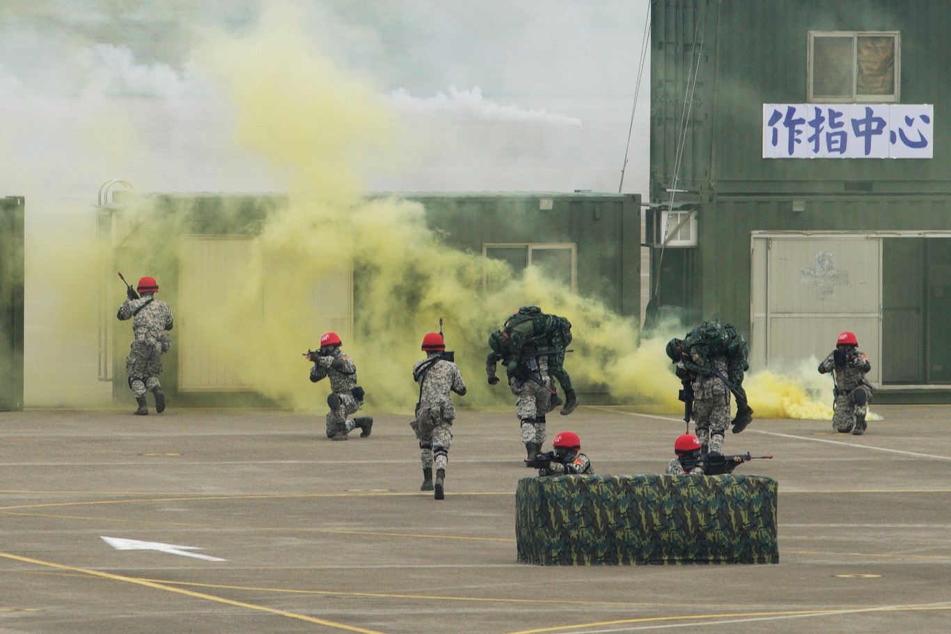 特戰部隊突入肅清敵軍。 圖:張良一/攝 特戰部隊突入肅清敵軍。 圖:張良一/攝