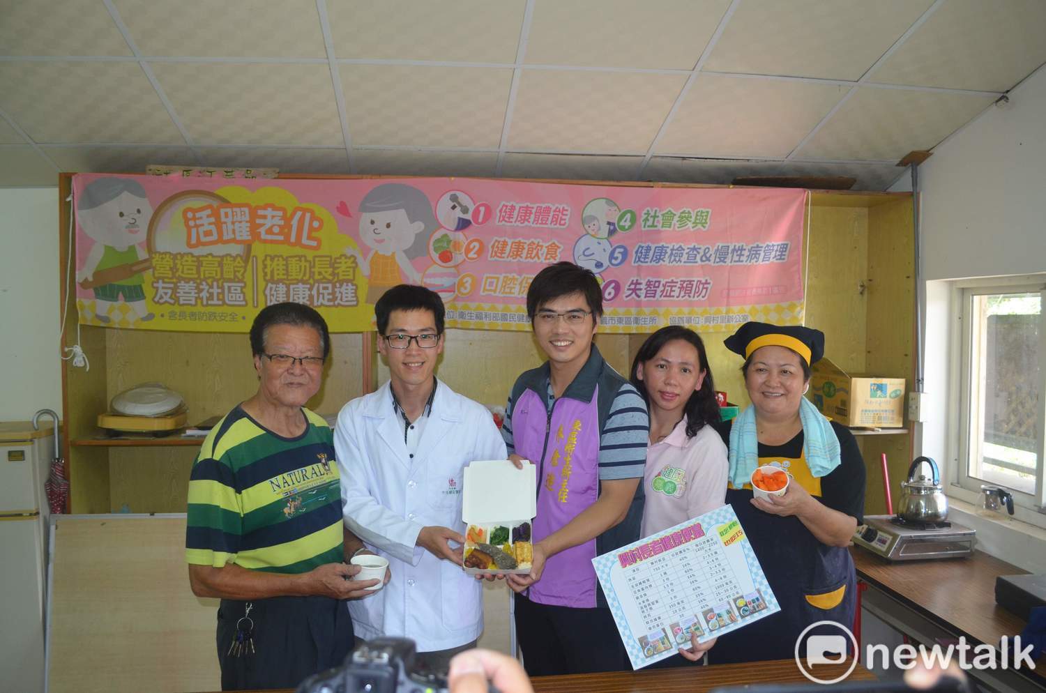 嘉義市興村里高齡友善廚房的每個便當，都有熱量及營養成份標示。