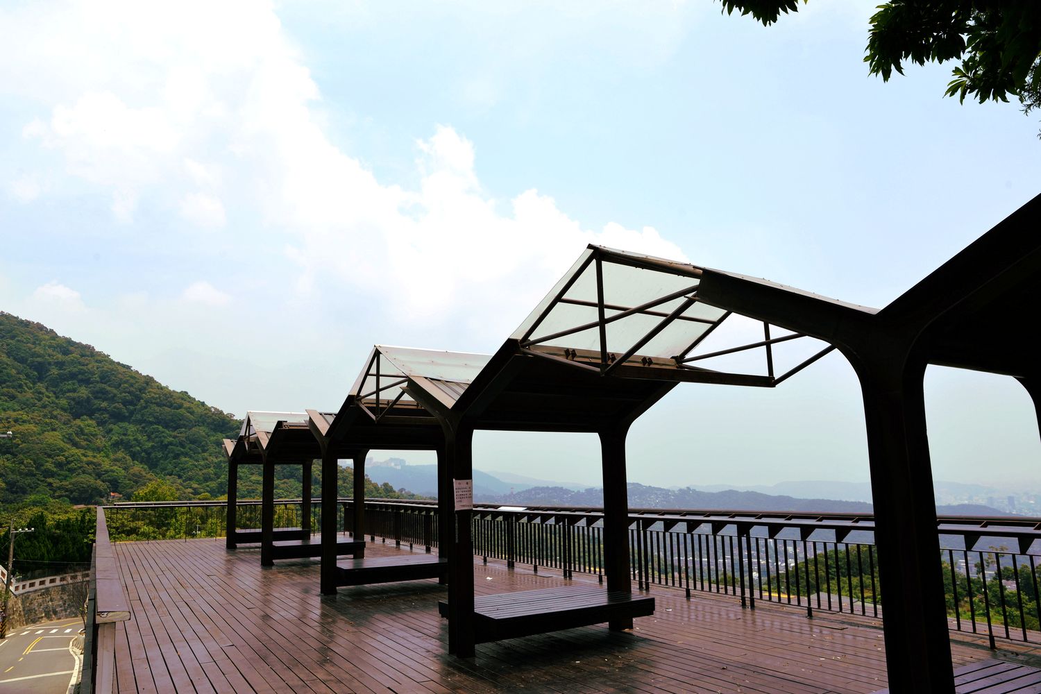 四季長廊可遠眺關渡平原,一日提案輕旅就到北投去吧! 圖:台北市工務局提供 四季長廊可遠眺關渡平原,一日提案輕旅就到北投去吧! 圖:台北市工務局提供