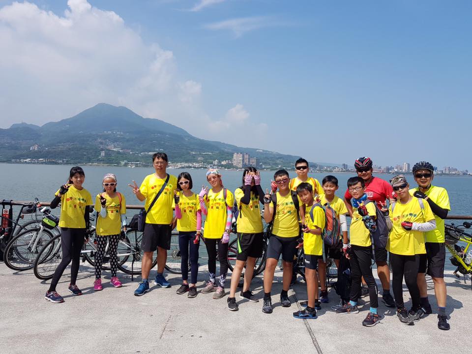 廣興國小六年甲班的同學終於踏上「輪轉!環島全台廣小騎士團」,這個畢業旅行騎士團,歷經15天的日曬雨淋和沿途的考驗,也激發出孩子的潛能。 圖:取自廣興國小樂活農場臉書專頁 廣興國小六年甲班的同學終於踏上「輪轉!環島全台廣小騎士團」,這個畢業旅行騎士團,歷經15天的日曬雨淋和沿途的考驗,也激發出孩子的潛能。 圖:取自廣興國小樂活農場臉書專頁