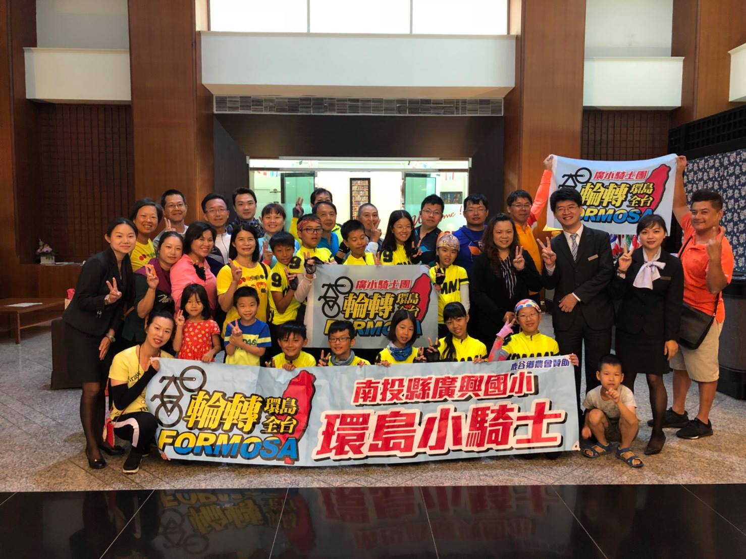 廣興國小校長黃應欽表示,他們從1年多前就開始籌備,5月25日清晨出發,一路向南行,再轉向東部後向台北前進,今日順利返家, 圖:取自廣興國小樂活農場臉書專頁 廣興國小校長黃應欽表示,他們從1年多前就開始籌備,5月25日清晨出發,一路向南行,再轉向東部後向台北前進,今日順利返家, 圖:取自廣興國小樂活農場臉書專頁