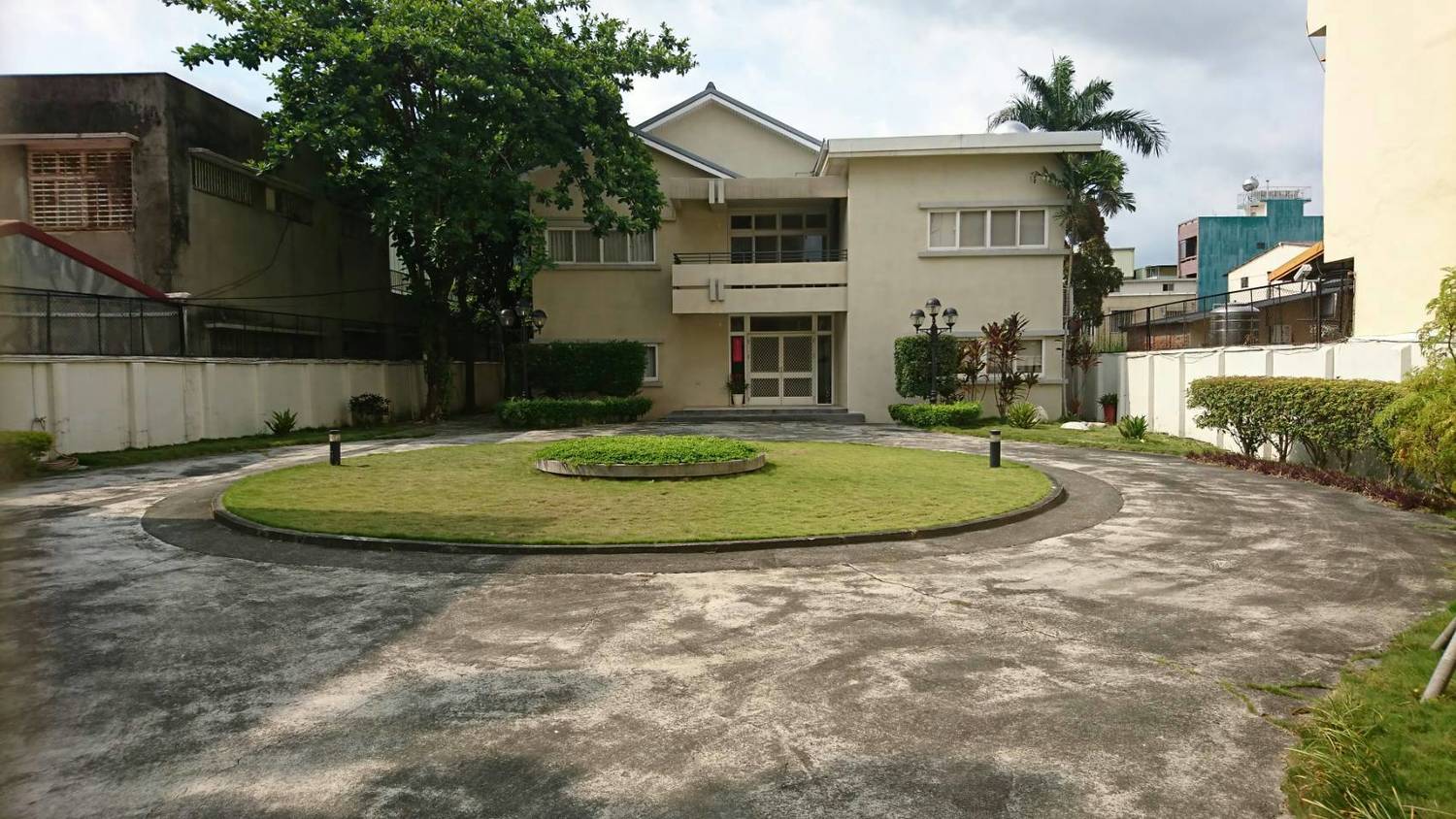許忠信表示若當選市長將進住新營市原有縣長官邸,此舉不僅可以省去租用市長官邸的費用,避免長期未使用而荒廢,更可就近與市民互動,了解溪北區域的發展動態及市民需求。 圖:黃博郎/攝 許忠信表示若當選市長將進住新營市原有縣長官邸,此舉不僅可以省去租用市長官邸的費用,避免長期未使用而荒廢,更可就近與市民互動,了解溪北區域的發展動態及市民需求。 圖:黃博郎/攝