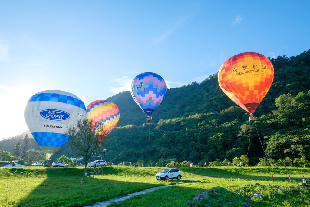 桃園市一年一度的熱氣球嘉年華來臨,從 6月23日至7月1日這段時間,可以搭乘熱氣球升空,感受壯麗景色! 圖:桃園觀光導覽網/提供 桃園市一年一度的熱氣球嘉年華來臨,從 6月23日至7月1日這段時間,可以搭乘熱氣球升空,感受壯麗景色! 圖:桃園觀光導覽網/提供