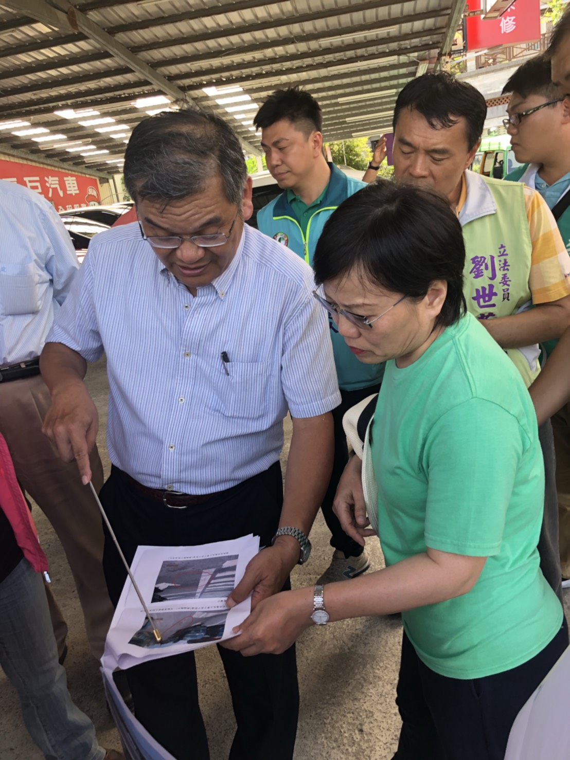 立委劉世芳於昨(8)日針對楠梓交流道路平問題，及新台17線濱海公施工進度進行勘查。