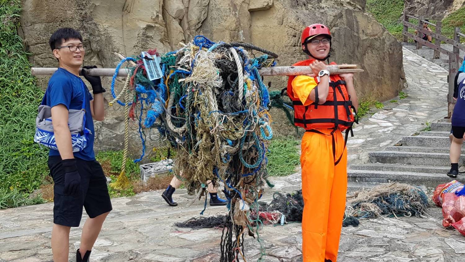 基隆市環保局也響應無塑生活,今(9)日在和平島公園舉辦淨灘。 基隆市環保局也響應無塑生活,今(9)日在和平島公園舉辦淨灘。