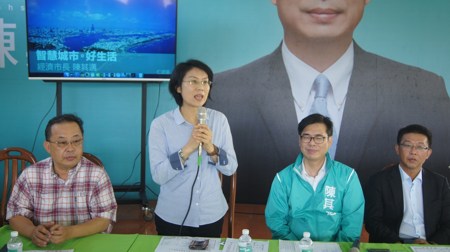 陳其邁希望加速仁武產業園區的推動,讓周邊工廠可以進駐,促進在地產業群聚及轉型。 陳其邁希望加速仁武產業園區的推動,讓周邊工廠可以進駐,促進在地產業群聚及轉型。