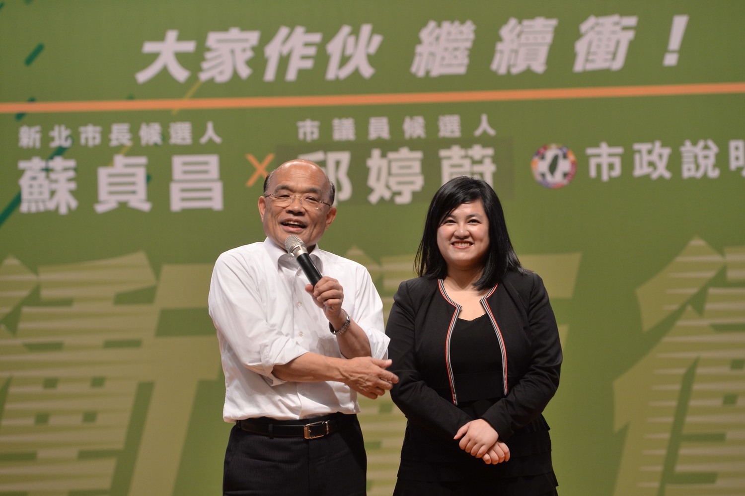 蘇貞昌今(10)日與市議員邱婷蔚合辦市政說明會,提到未來三重和新莊將要沿捷運線都更,對此,侯辦發言人賴冠群表示,感謝老縣長蘇貞昌跟上侯友宜的腳步。 蘇貞昌今(10)日與市議員邱婷蔚合辦市政說明會,提到未來三重和新莊將要沿捷運線都更,對此,侯辦發言人賴冠群表示,感謝老縣長蘇貞昌跟上侯友宜的腳步。