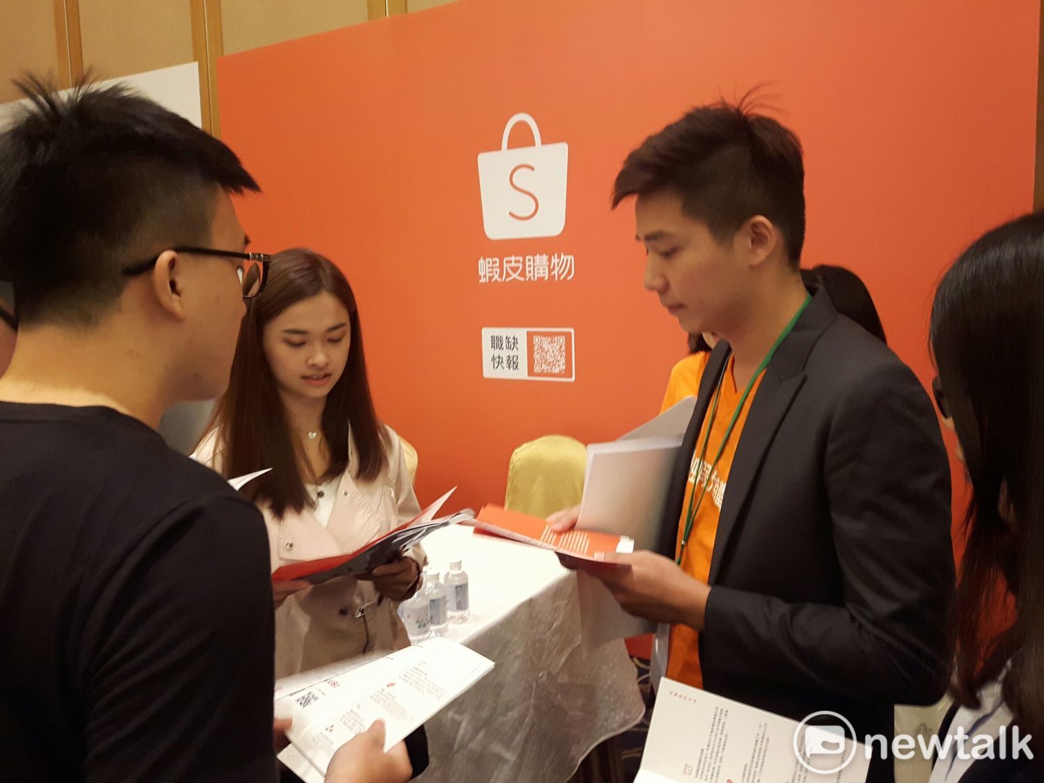 新加坡Sea集團選定桃園市做為跨國實習計畫第一站,將提供20個名額,邀請桃園學子到新加坡總部及東南亞各分部體驗實習。 新加坡Sea集團選定桃園市做為跨國實習計畫第一站,將提供20個名額,邀請桃園學子到新加坡總部及東南亞各分部體驗實習。