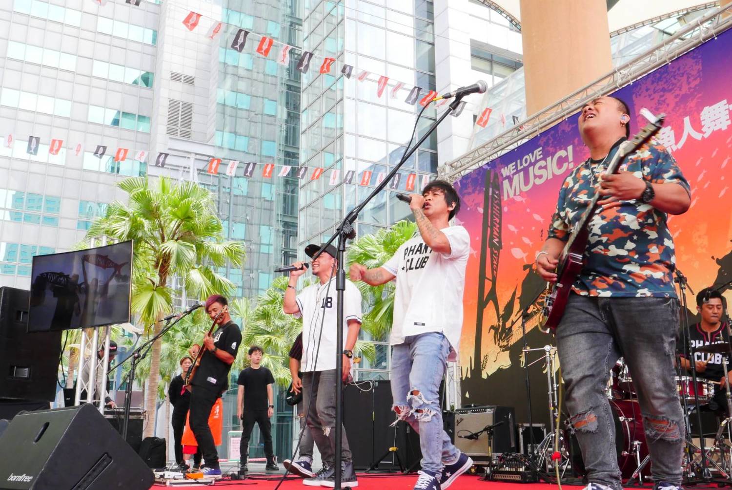 今年主題為「We Love Music!」將帶來更多元的曲風,包括民謠、嘻哈、林班原民風、爵士、世界音樂、等…超過14種以上不同曲風。 今年主題為「We Love Music!」將帶來更多元的曲風,包括民謠、嘻哈、林班原民風、爵士、世界音樂、等…超過14種以上不同曲風。