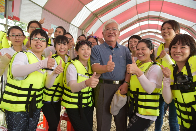 李進勇與參賽隊伍合照。 圖:雲林縣政府提供 李進勇與參賽隊伍合照。 圖:雲林縣政府提供